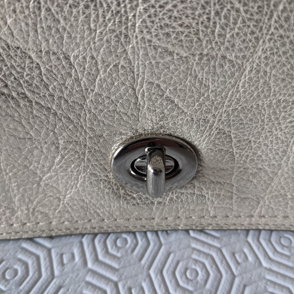 ✨COACH✨ Champagne Shoulder Bag - Picture 4 of 12